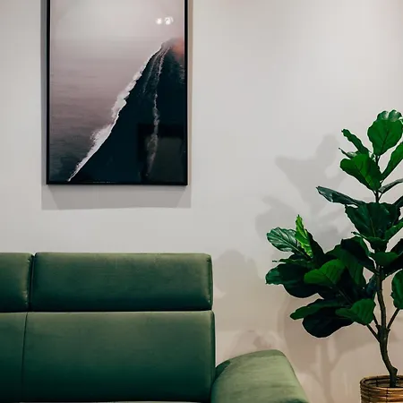 Apartment Beigestone Luxury Center By Belmont Realty