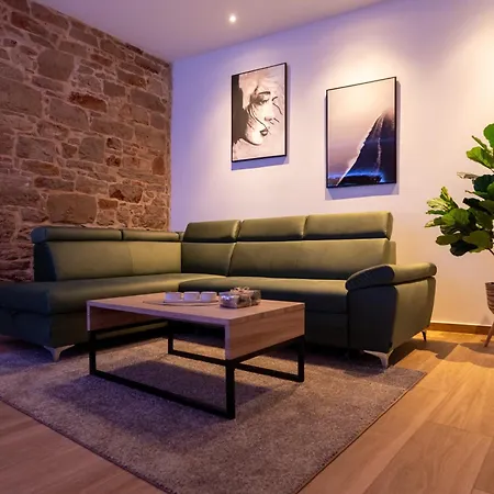 Beigestone Luxury Center By Belmont Realty Apartment *