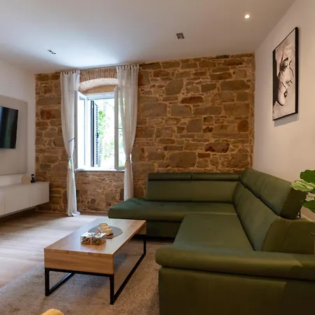 Beigestone Luxury Center By Belmont Realty Apartment *