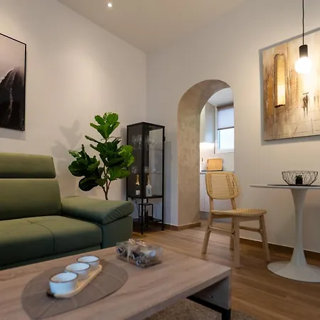 Beigestone Luxury Center By Belmont Realty Apartment
