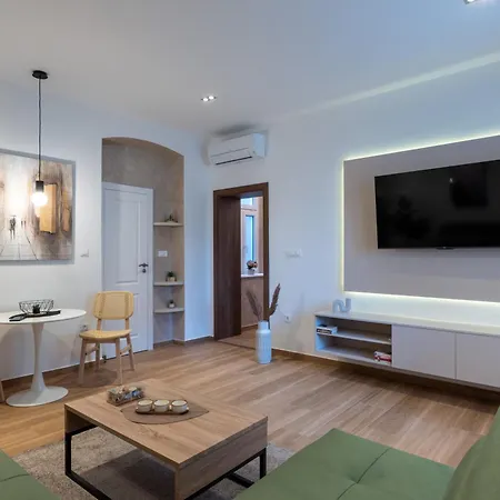 Apartment Beigestone Luxury Center By Belmont Realty *