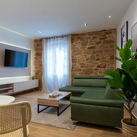 Apartment Beigestone Luxury Center By Belmont Realty *